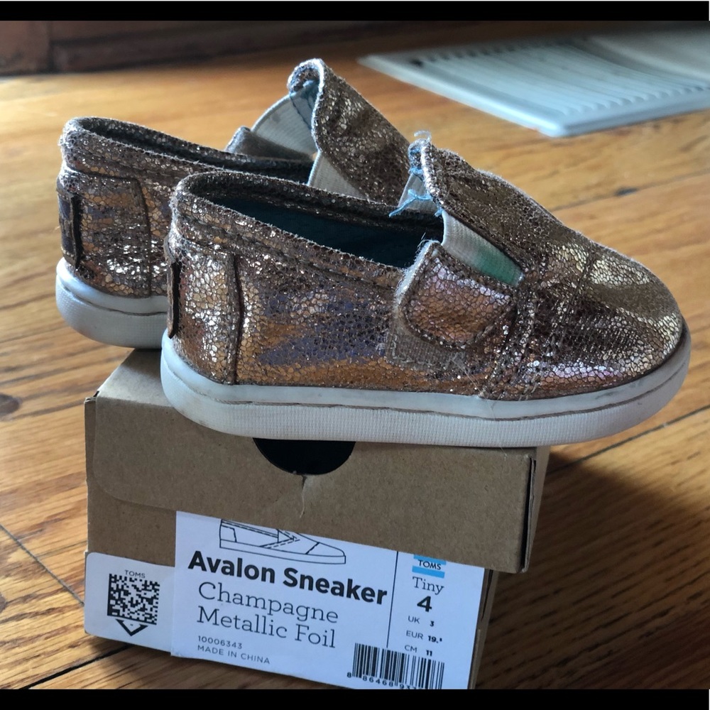 Tiny TOMS size 4 gold